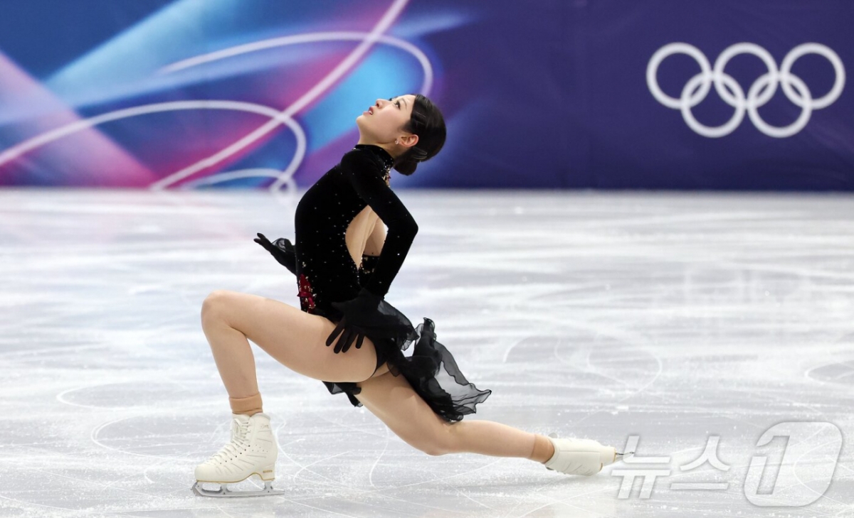 图为李海仁正在表演2026米兰、科尔蒂纳丹佩佐冬奥会花样滑冰女子单人自由滑。 =照片=news1