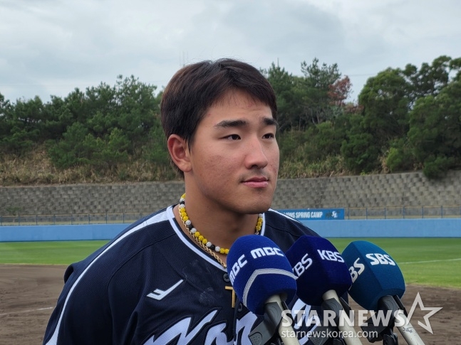 安贤敏20日在日本冲绳温纳松球场与三星队进行完练习赛后接受了记者的采访。 =照片=金东润。