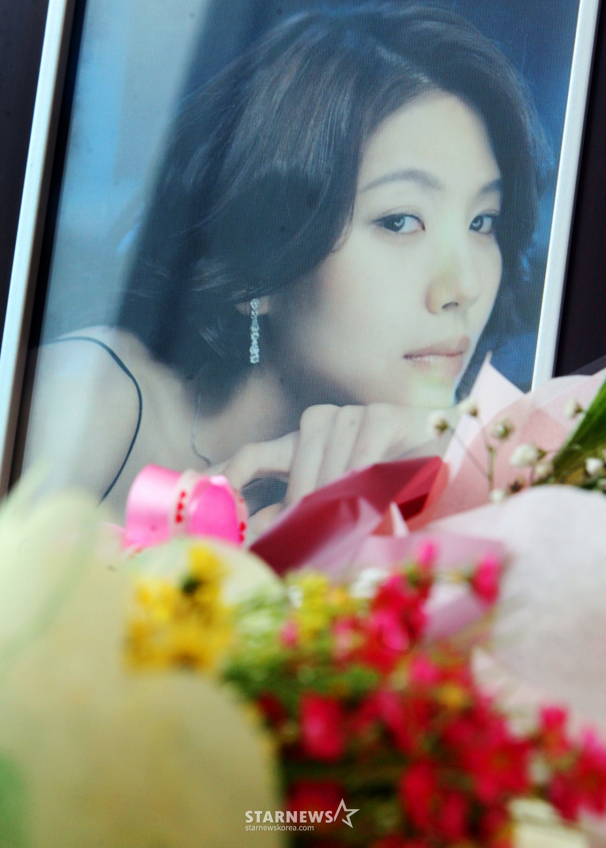 Chỉ có những bức ảnh chứa đựng hình ảnh lúc còn sống được đặt trong nhà kho của công viên Cheongah ở Goyang-si, Gyeonggi-do, nơi đặt bài vị của Go Eun-ju. /Ảnh = Ảnh chụp của phóng viên Lee Dong Hoon@