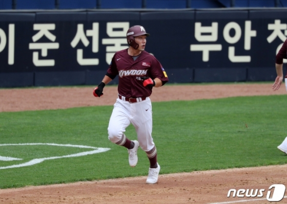 Seo Geon-chang's performance during the Kiwoom Heroes. /Photo = News 1