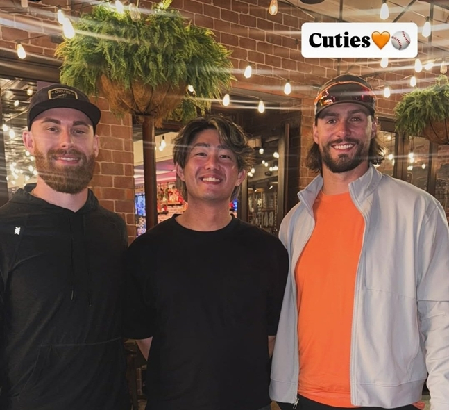 Mike Burroughs (from left), Imai Tatsuya and Ryan Weiss, new to Houston. /Photo = Wife of Wife Hayley Weiss SNS
