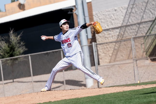 LG Lim Chan-kyu pitched hard in the 2026 LG Spring Camp's own Cheongbaek match in Scottsdale, Arizona on the 20th (Korea Standard Time). /Photo = Courtesy of LG Twins