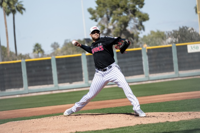 LG foreign pitcher Yoni Chirinos pitched hard in the 2026 LG Spring Camp's own Cheongbaek match in Scottsdale, Arizona on the 20th (Korea Standard Time). /Photo = Courtesy of LG Twins