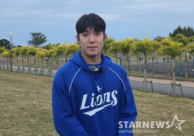 20日,三星元泰仁在日本冲绳温纳松赤间球场举行的2026 WBC备战韩国国家队和三星队的练习赛前夕,接受了记者的采访。 =照片=金东润。