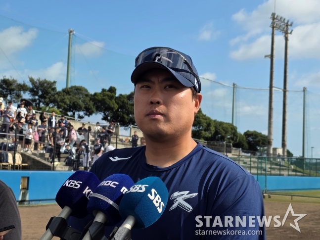 21日，代表队柳贤振在日本冲绳县八重子的古田球场举行的2026 WBC备战韩华队练习赛上取得胜利，并接受了采访。  =照片=金东润。