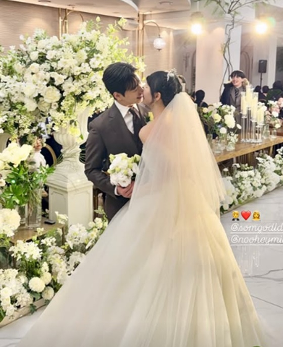 =照片:宋慧彬的照片墙。