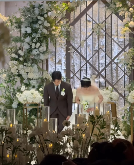 =照片:宋慧彬的照片墙。