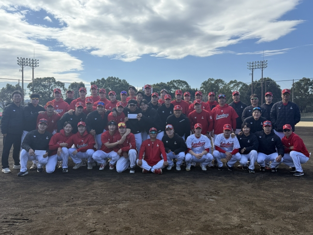  The SSG Futures team is taking a group photo after the Miyazaki Spring Camp in Japan. /Photo = Courtesy of SSG Landers