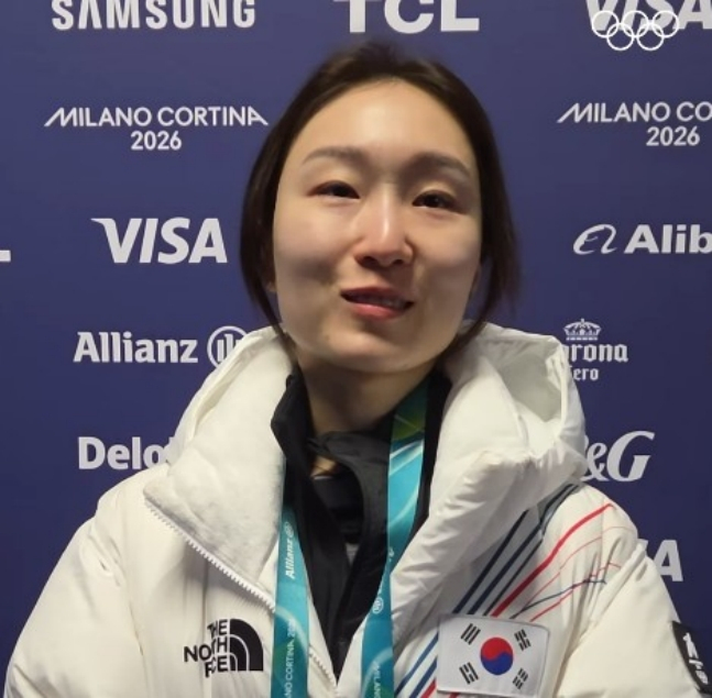 崔敏静在获得短道速滑女子接力金牌后,在亲笔信中说明了母亲的手写信件,并热泪盈眶。 =照片=奥运会官方SNS结束。