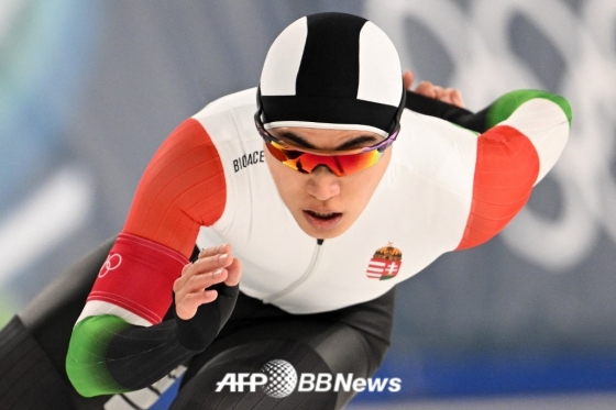 Kim Min-seok is running in the men's 1,500m speed skating event at the 2026 Milan/Cortina D'Ampezzo Winter Olympics at Milan Speed Skating Stadium in Italy on the 20th (Korea time). /AFPBBNews=News1