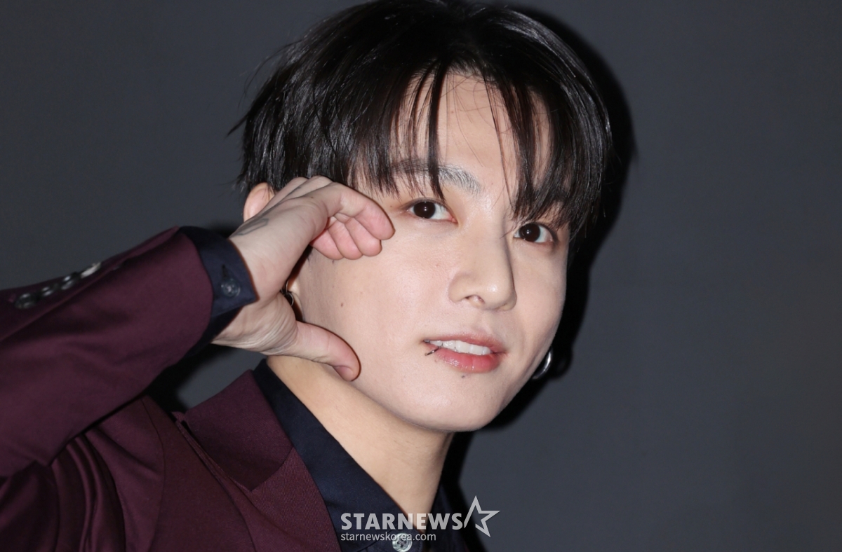 （ソウル=ニュース1）クォン·ヒョンジン記者=BTSジョングクが2026年2月12日午後、ソウル江南区ウィブロ売り場で開かれたフォトコール行事でポーズを取っている。 (共同取材) 2026.2.12/ ニュース1 Copyright © ニュース1. All rights reserved。 無断転載及び再配布、AI学習利用禁止。 /写真=（ソウル=ニュース1）クォン·ヒョンジン記者