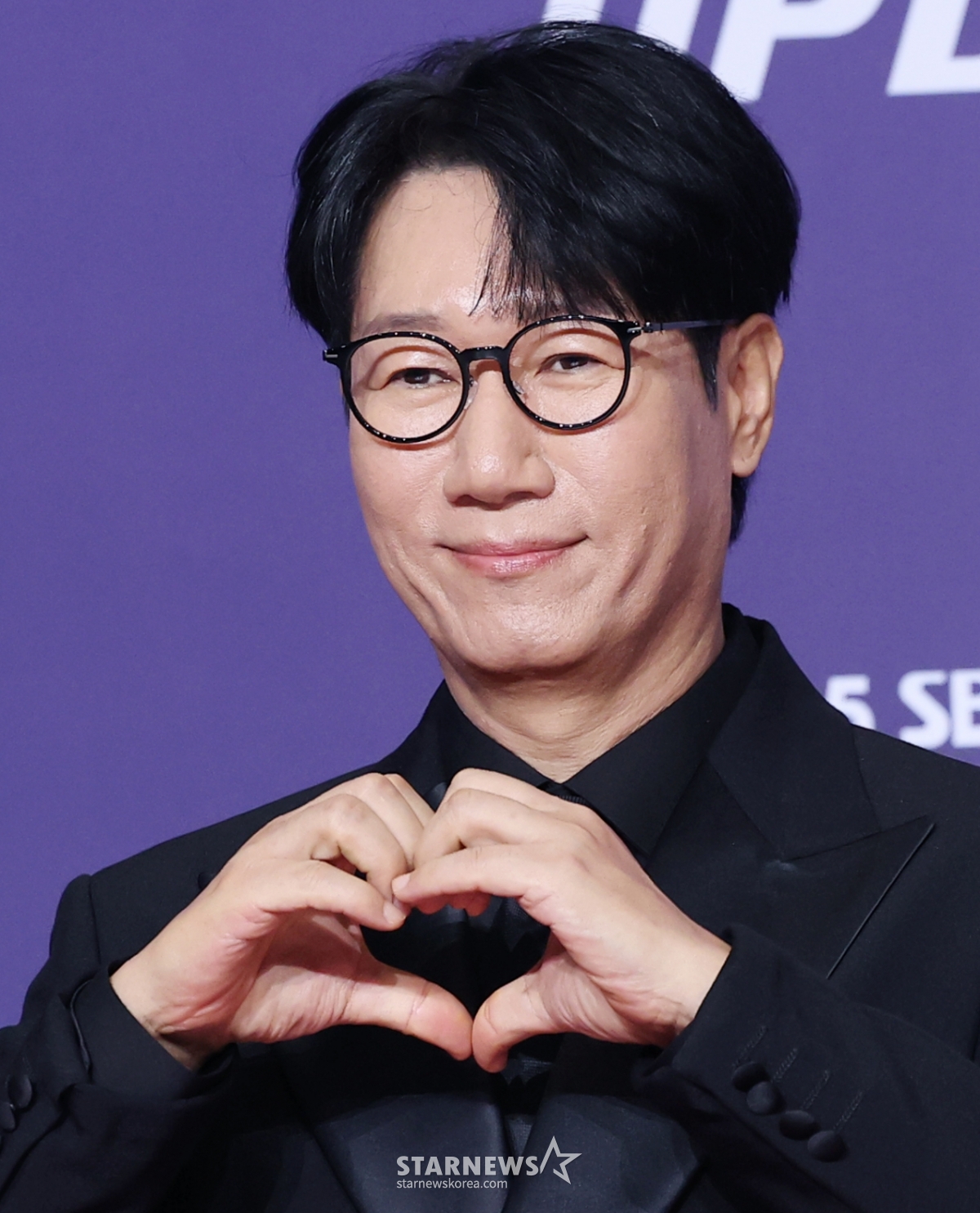 =电视人池锡镇。