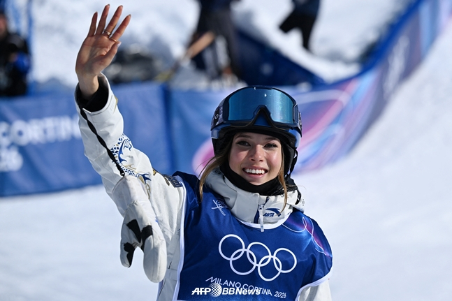 图为,22日结束表演的谷爱凌。 =法新社BBNews=新闻1。