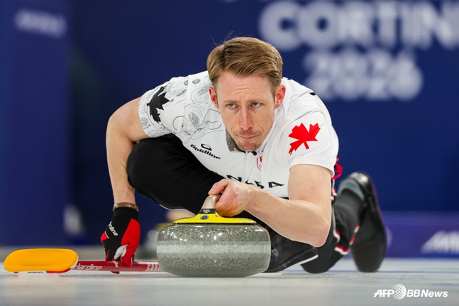 他就是加拿大冰壶男子代表队马克肯尼迪。 =法新社BBNews=新闻1。