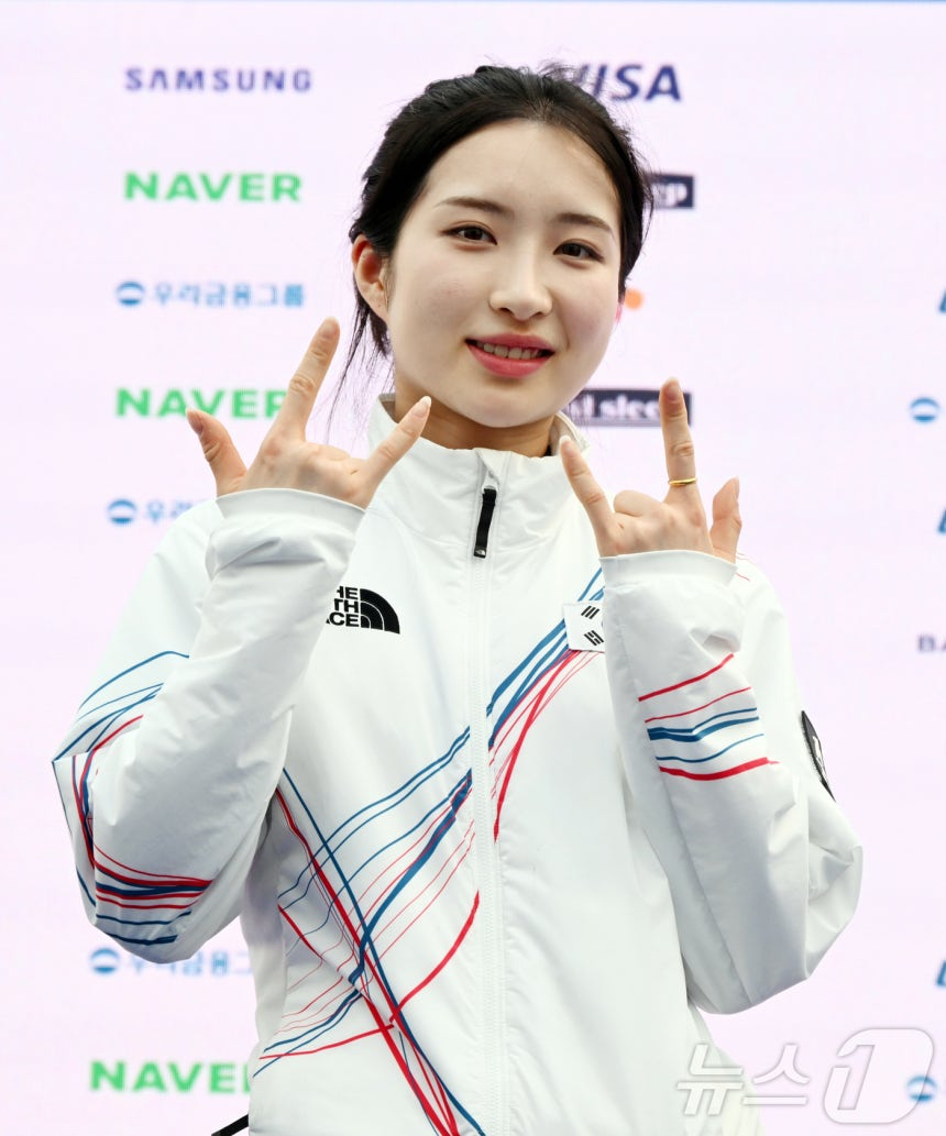 7月22日，韩国选手团解散仪式上，金吉利正摆出夺冠的姿势。 =照片=news1（大韩体育会提供）