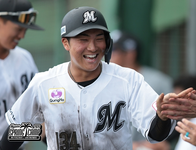 松石新也。 =千叶罗德海洋队官方SNS。