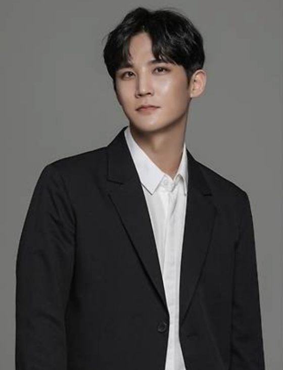 JACOPS / Photograph = XGLAX