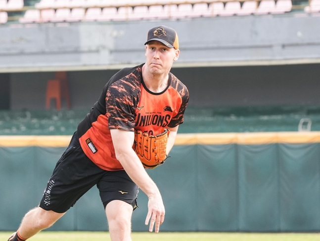 正在投接球的多翼手。 =图为,tong lions官方SNS。