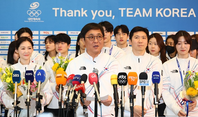 Minister Choi Hwi-young is giving a welcome speech. /Photo = Textbook