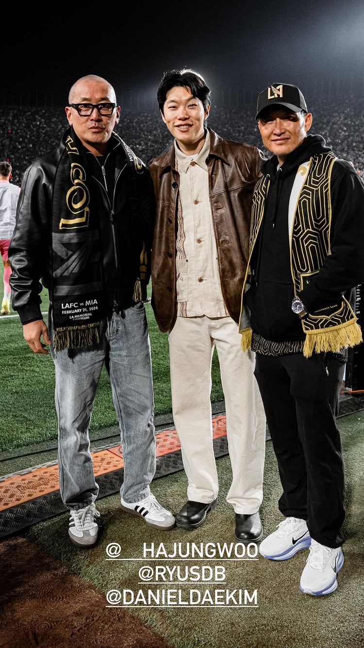 =照片=河正宇SNS。