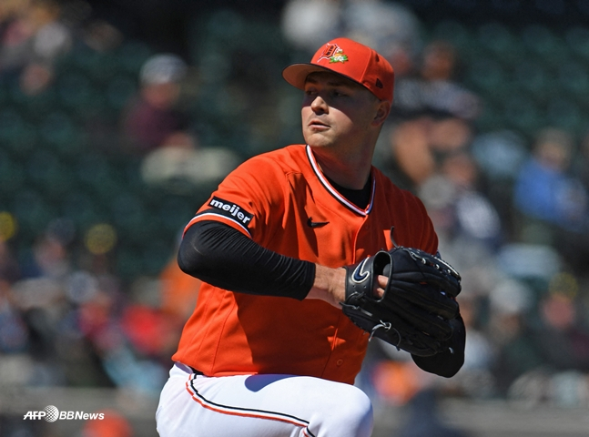 参加春季集训表演赛的斯库瓦尔。 =法新社BBNews=新闻1。