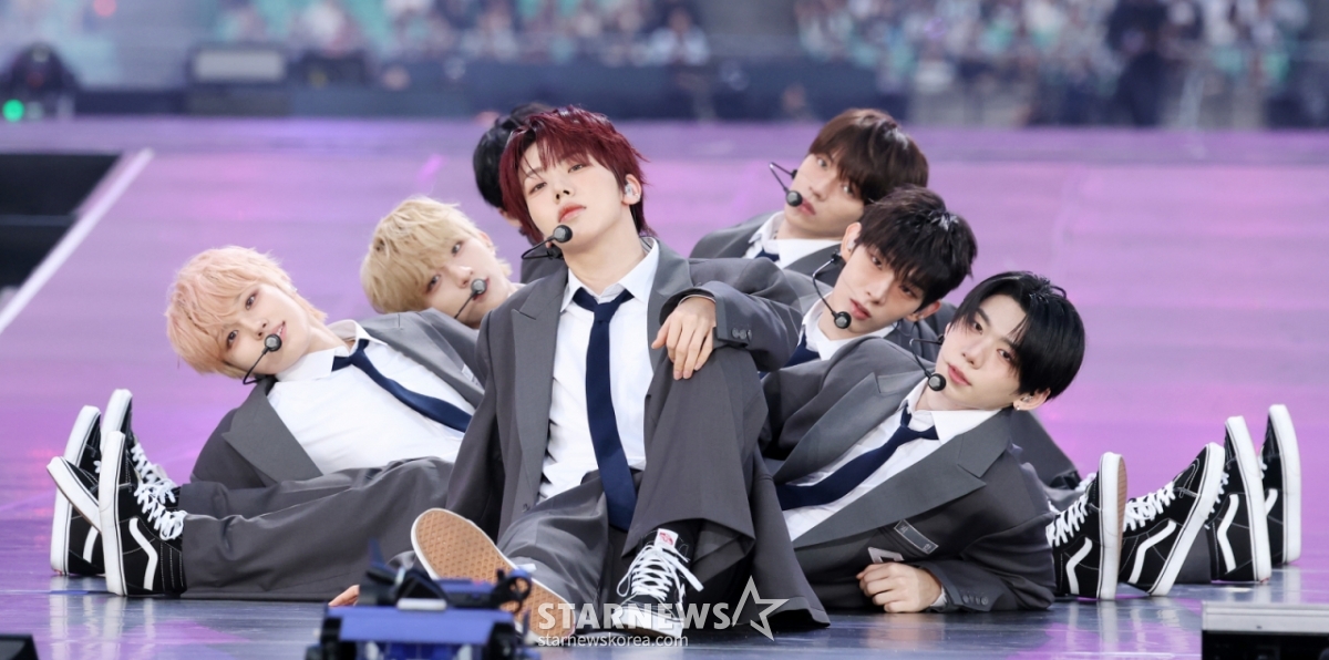 The group nine are performing a great performance at ACON 2025 to commemorate the 10th Anniversary Asian Artist Awards 2025 (the 10th Anniversary AAA 2025), hosted by Star News at Kaohsiung National Stadium on the 7th. /2025.12.07 / Photograph = Kim Hwi-seon hwijpg@