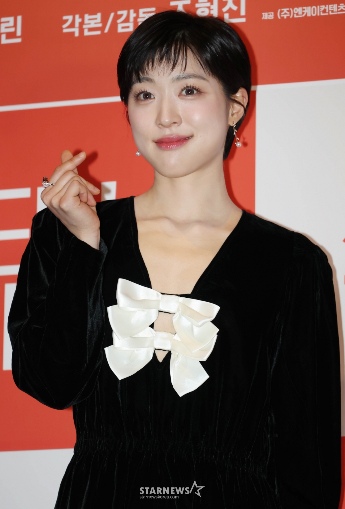 Actor Choi Sung-eun poses at the press distribution preview and press conference of the movie "Mad Dance Office" held at CGV Yongsan I'Park Mall in Seoul on the afternoon of the 24th. /2026.02.24 / Photo = Lee Dong-hoon photoguy@