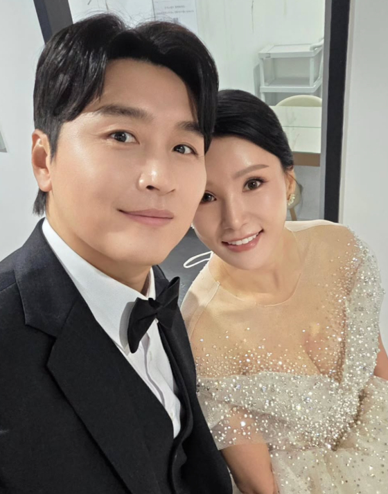 =李东国、李秀珍夫妇。