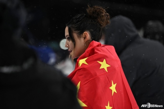 Guai Ling wearing a Chinese flag. /AFPBBNews=News1