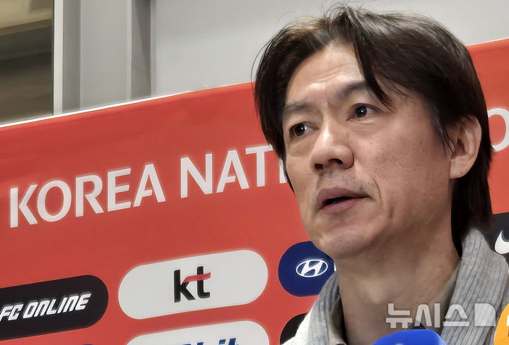 他就是韩国国家足球队主教练洪明甫。 =照片=newsis。