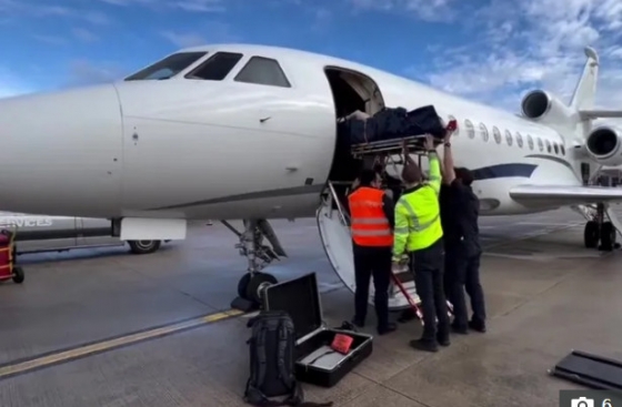 =林赛-沃恩移送现场。