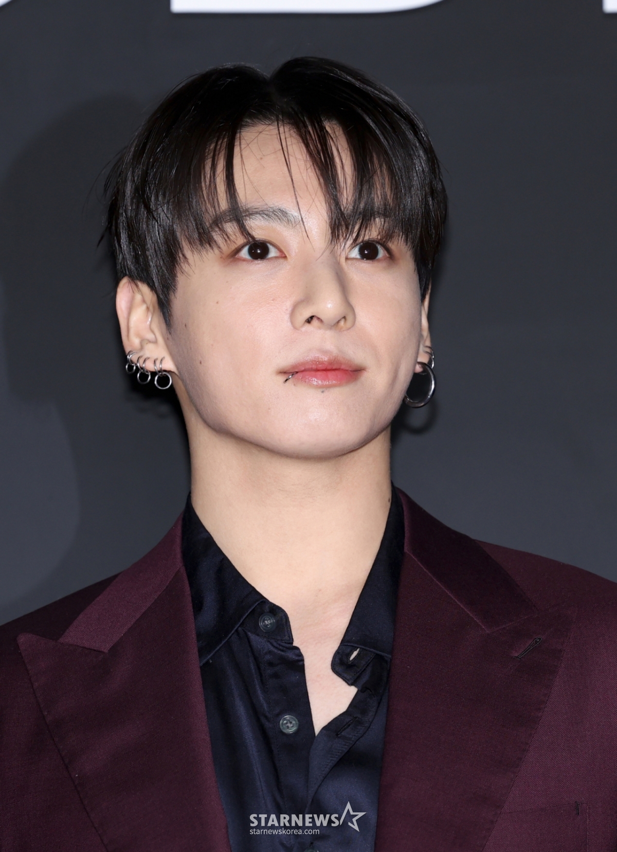 (首尔=新闻1)权贤镇记者=防弹少年团(BTS) 정국이国2026年2月12日下午在首尔江南区WeBlo卖场举行的拍照活动中摆出造型,供记者们拍照。 (共同采访)2026.2.12/新闻1 Copyright©新闻1. Allrights reserved.禁止擅自转载及再传播,禁止使用AI学习。 =照片=（首尔=新闻1）权铉辰。