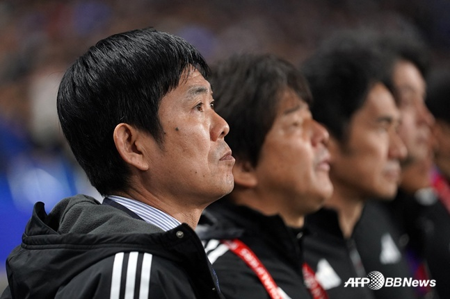图为森保一（左）日本国家队主教练。  =法新社BBNews=新闻1。