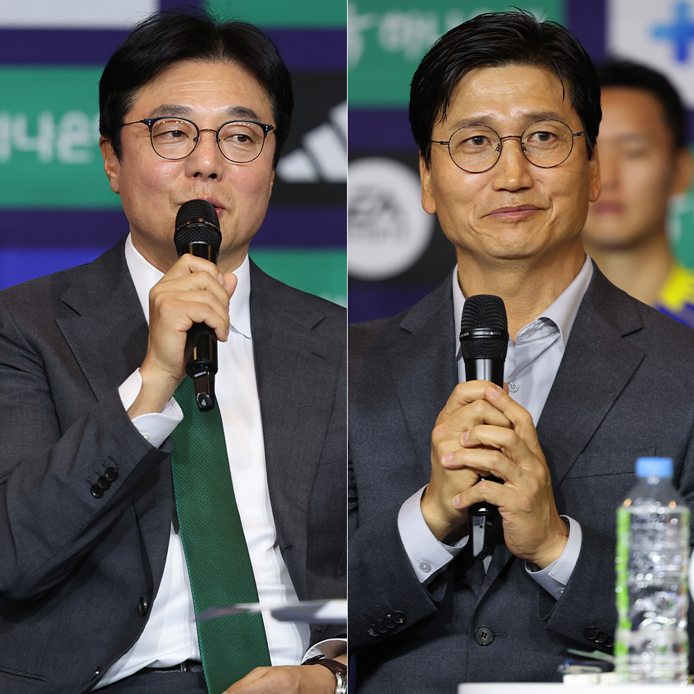 Hwang Sun-hong (left) head coach of Hana Citizen in Daejeon and Chung Jung-yong, head coach of Jeonbuk Hyundai. /Photo = Courtesy of the Korea Professional Football League