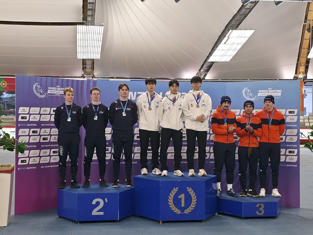 The men's sprint team won the gold medal./Picture = Korea Skating Union