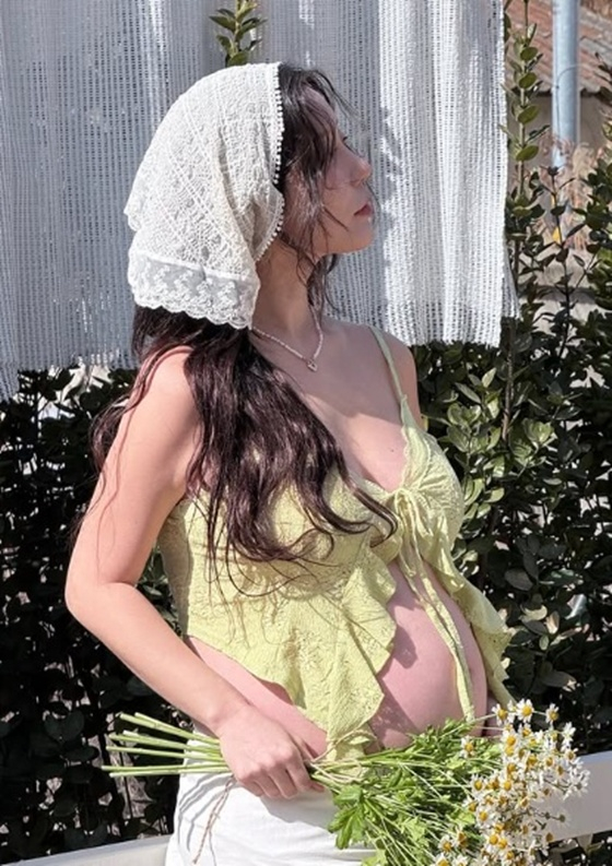 /Photo = Butterfly SNS