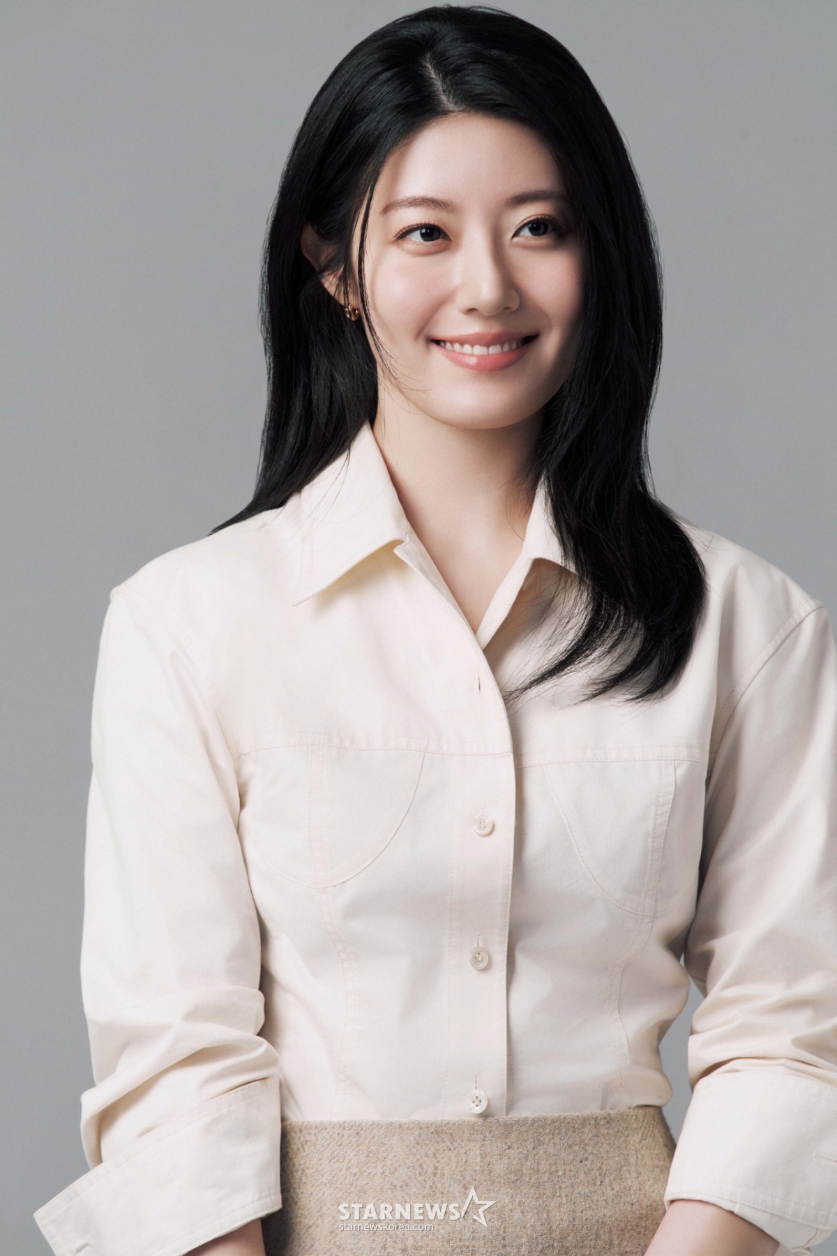 Nam Ji-hyun, the lead actor of the drama "My Dear Bandit," poses for a round interview on the 24th. /Photo provided =Management Forest 2026.02.24 / Photo = Lee Dong-hoon photoguy@