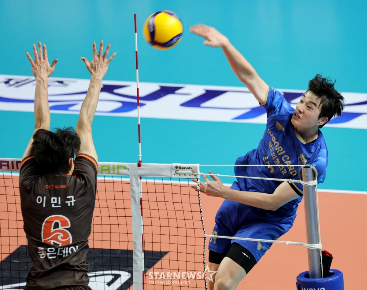 [Photo] 