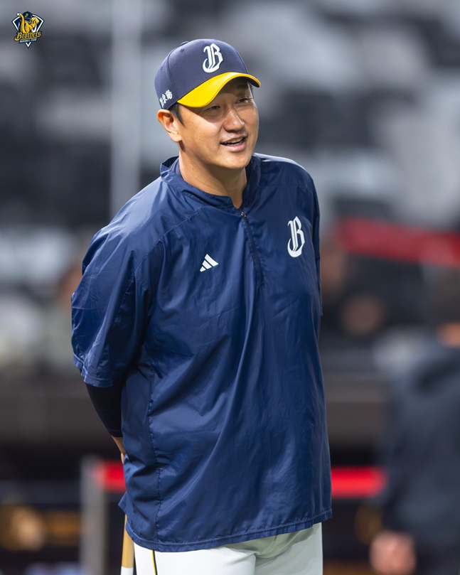 25日,李大浩在与软银鹰队的交流赛上亮相。 =照片=中新兄弟。