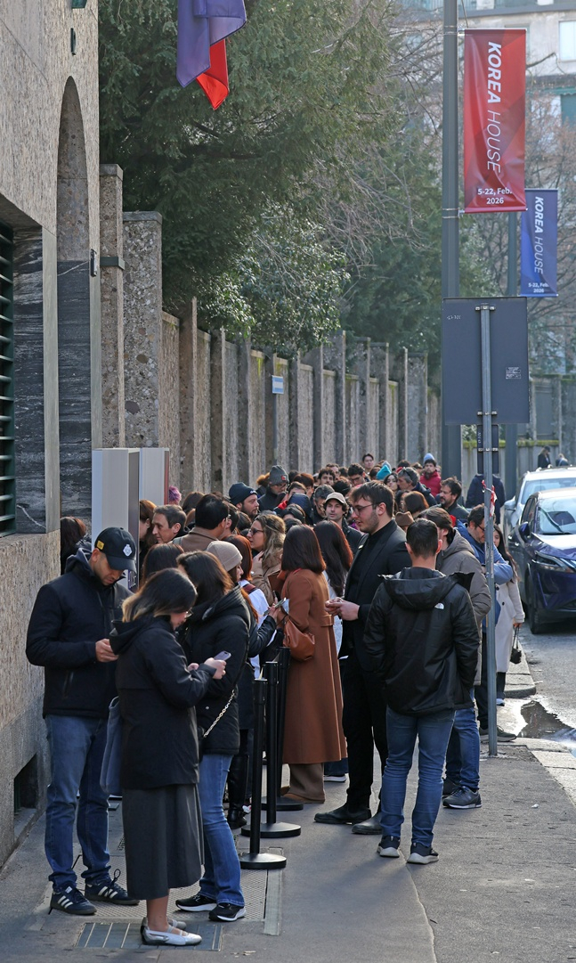 =米兰"korea house"游客。