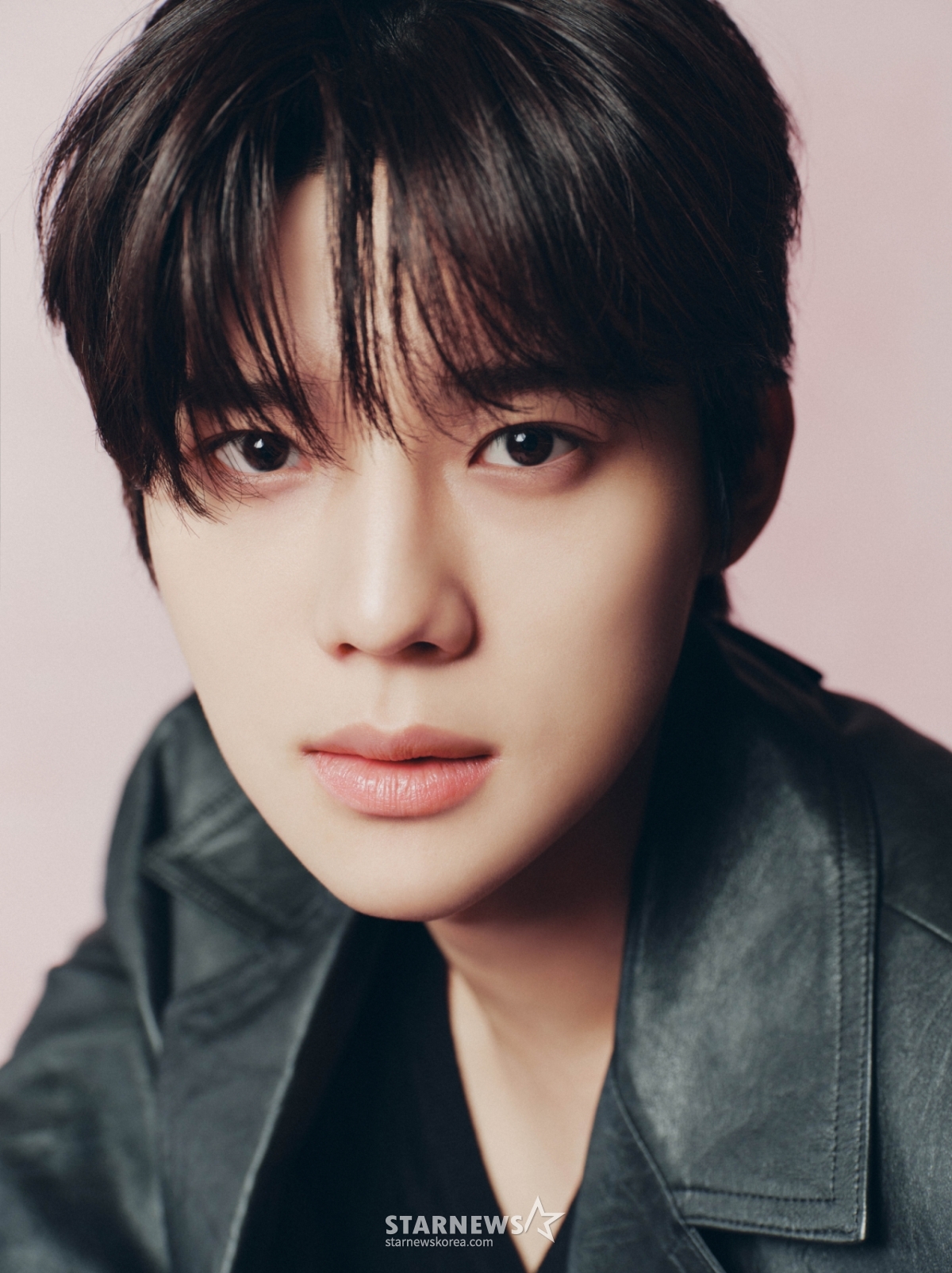 奈飞原创电影《帕凡纳》(导演李钟弼)的主演文尚敏为25日进行的轮番采访摆出造型,供记者们拍照。 =Netflix 2026.02.25 / 照片=李东勋 photoguy@