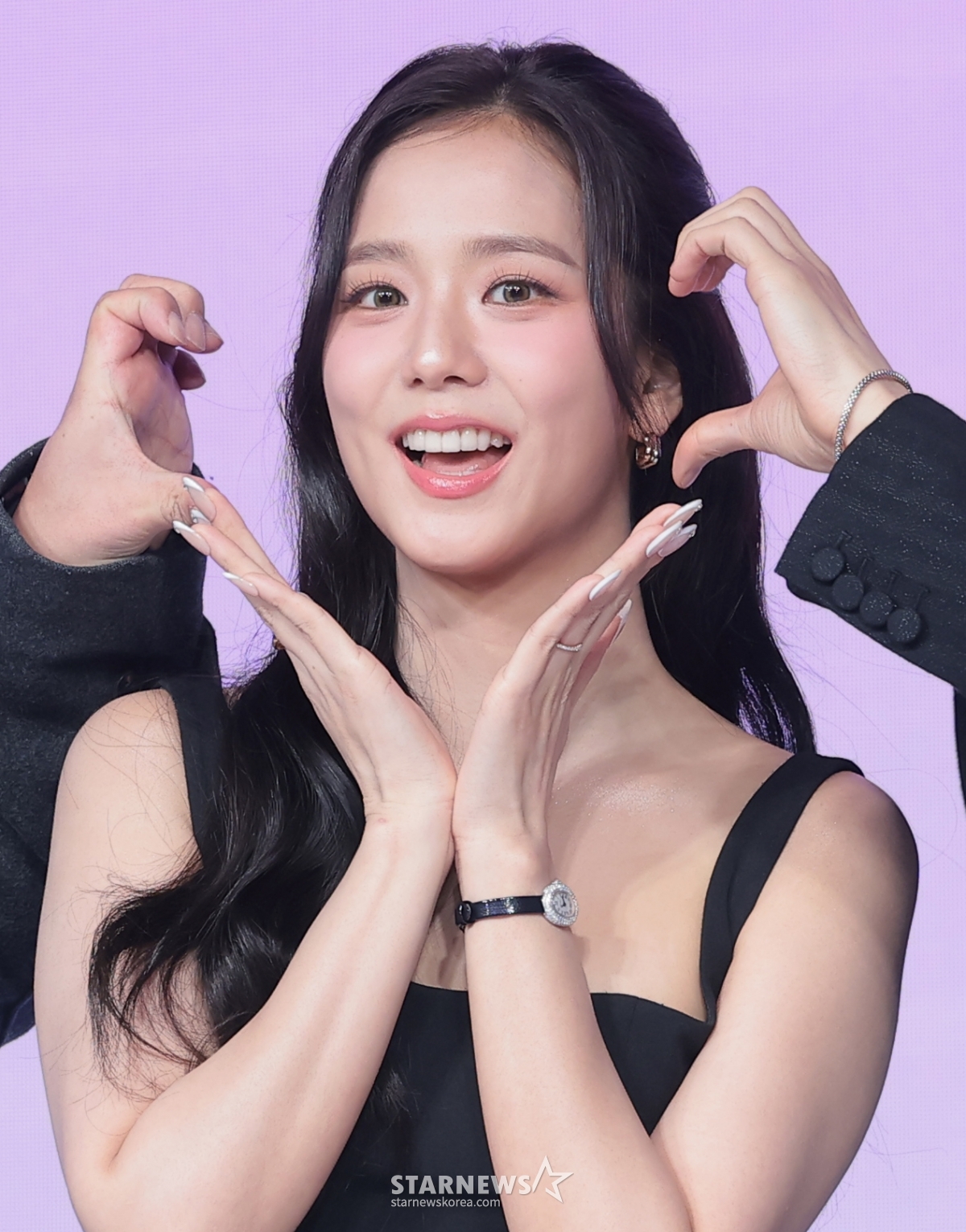 (Seoul = News1) Reporter Kwon Hyun-jin = Black Pink Ji-soo poses at the production presentation of Netflix's new series 'Monthly Boyfriend' at Dongdaemun Square Seoul in JW Marriott, Jongno-gu, Seoul on the 26th.  "Monthly Boyfriend" is a romantic comedy in which webtoon PD Mirae (Ji-Soo), who is tired of real life, subscribes to and experiences love through virtual love simulation. 2026.2.26/News1 Copyright © News1. All rights reserved. Unauthorized reproduction and redistribution, and prohibition of using AI learning. /Photo = (Seoul = News 1) Reporter Kwon Hyun-jin