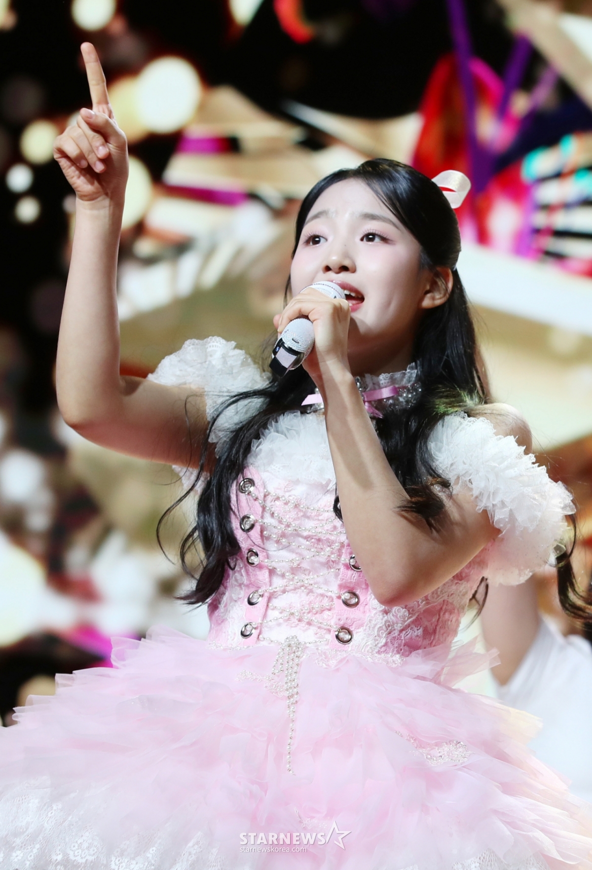 歌手金泰妍9日在首尔江南区一指艺术厅举行的正规1辑《心动》发行纪念表演秀上展示了帅气的舞台。 =金辉善hwijpg@