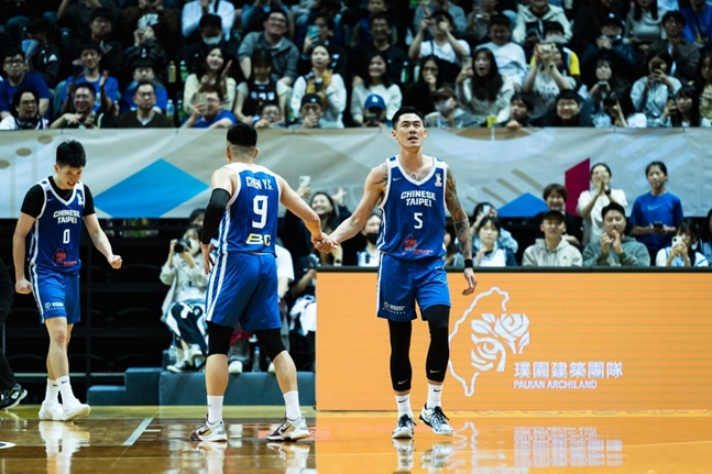 高兴的台湾选手。 =照片=FIBA官方网站。
