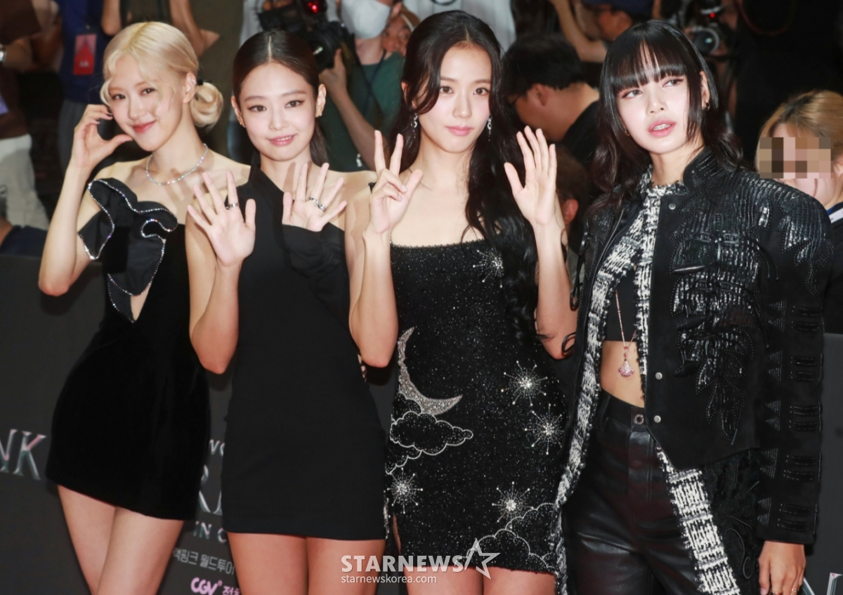 Girl group BLACK PINK poses at the "BORN PINK IN CINEMAS" pink carpet event held at Times Square Yeongdeungpo branch in Yeongdeungpo-gu, Seoul on the afternoon of August 9, 2024. /2024.08.09 / Photograph = Lee Dong-hoon