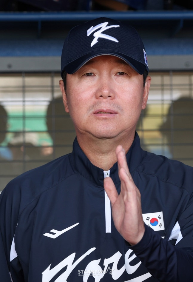 柳智贤导演。 =照片=金镇京。