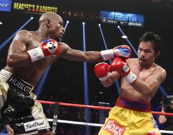 Floyd Mayweather (left) and Manny Pacquiao, who faced off for the first time in 2015. /AFPBBNews=News1