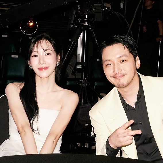 From left, Tiffany and Byun Yo-han