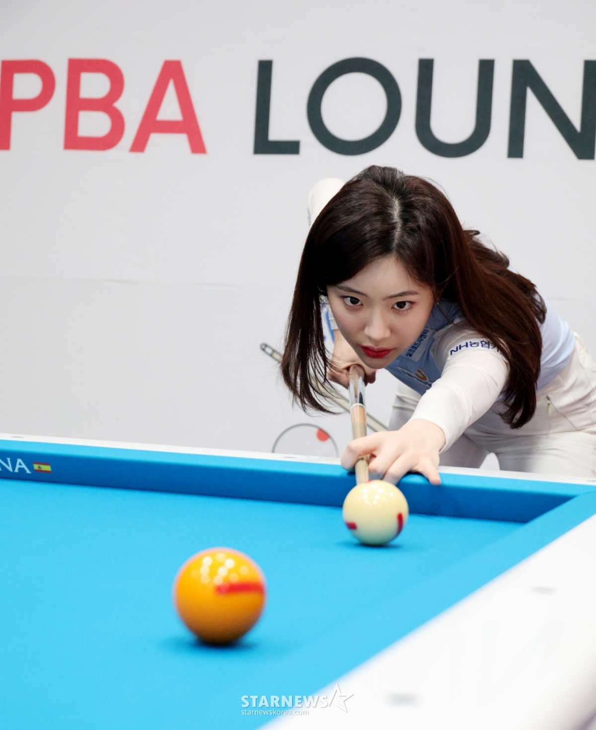 Jeong Su-bin is demonstrating ahead of the interview.  /Photo = Senior Reporter Kang Young-jo