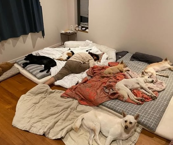 =照片:李孝利在SNS上写道。